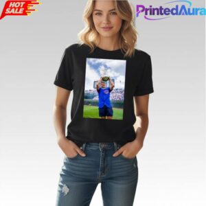 Anthony Rizzo Cubs Lifting The World Series Trophy Shirt2D